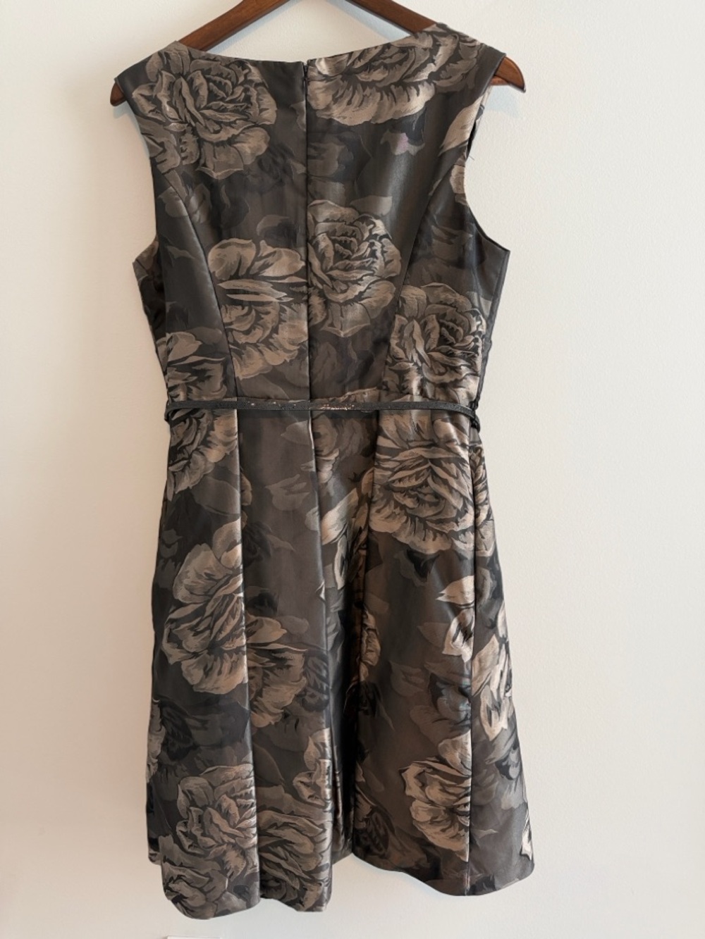 SLNY Gray Floral Jacquard Sleeveless Fit & Flare Cocktail Dress Size 8 - Picture 3 of 15